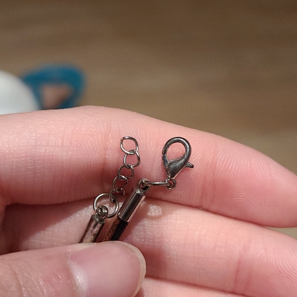 Bow Statement Necklace - Picture 5 of 5